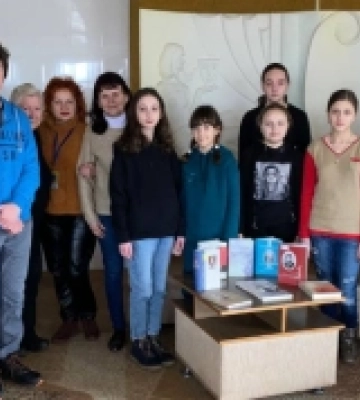 У Рівненській бібліотеці провели літературну годину «Леся Українка – славна дочка України»