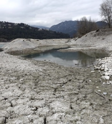 У Франції закликають заощаджувати воду. Є загроза екстремальної посухи