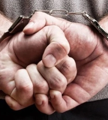 Обкрадали жертв біля банківських установ: у Києві затримано двох злодіїв