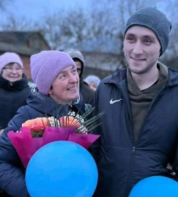 Звільнений з полону захисник Василь Бойко повернувся у рідне село на Полтавщині