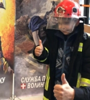 У Луцьку рятувальники навчають дітей, як діяти у випадках загрози життю