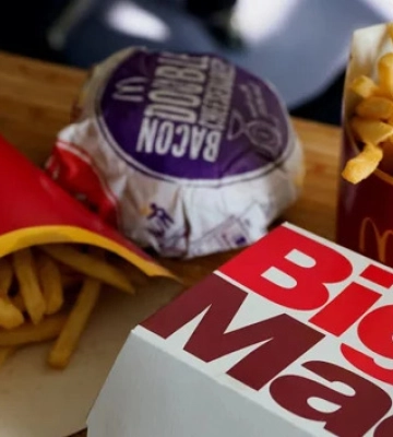 На полицях одного з магазинів Дніпра з’явились бургери з McDonald’s
