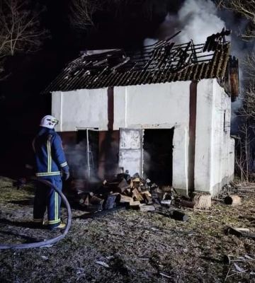 Дві пожежі  за минулу добу ліквідували рятувальники Рівненщини