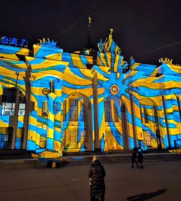 Швейцарський художник показав в Одесі яскраву феєрію світла. ФОТО
