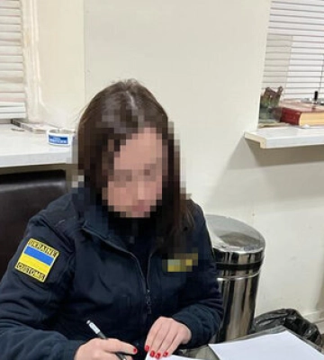 Фуру з товаром на 5 млн грн пропустила як &quot;порожню&quot;: викрито інспекторку Львівської митниці. ФОТО