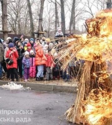 Понад три тисячі вареників, народні гуляння зі спаленням Марени: у Дніпрі відсвяткували Колодія
