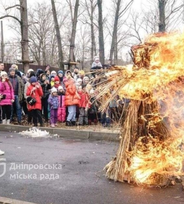 Понад три тисячі вареників, народні гуляння зі спаленням Марени: у Дніпрі відсвяткували Колодія