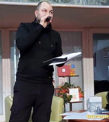 Терапія словом: у Луцьку відбулися поетичні читання з Дмитром Лазуткіним