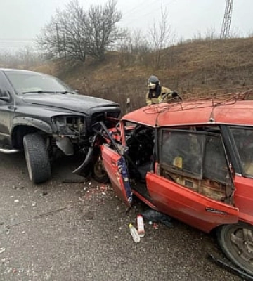 Внаслідок ДТП у Кривому Розі загинули 2 чоловіки, ще одного шпиталізували