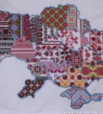 На Рівненщині медпрацівниця вишила мапу України. ФОТО