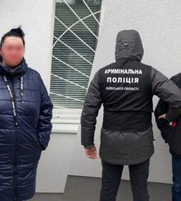 Морили голодом та ґвалтували: на Київщині жінка зі співмешканцем катувала власних дітей