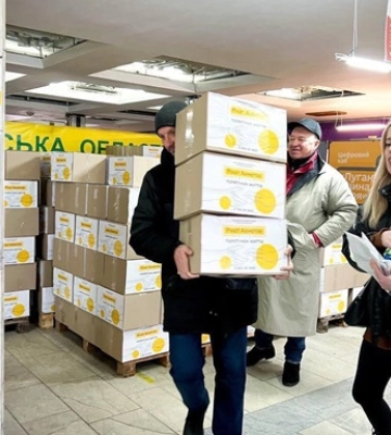 У Дніпро привезли допомогу для переселенців із Краматорська