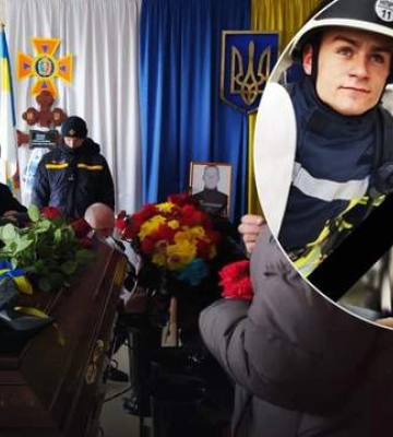У Хмельницькому попрощалися із загиблими під час російської атаки рятувальниками 