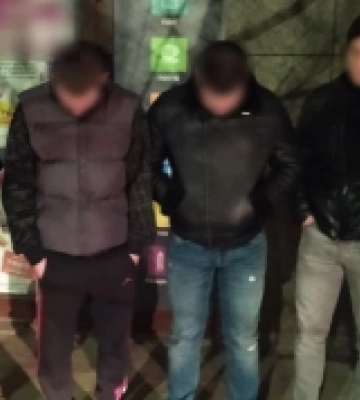 В Ужгороді патрульні виявили чоловіків, які стріляли та вчиняли хуліганські дії
