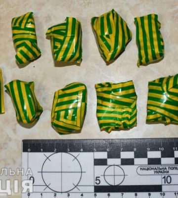 У Первомайську поліцейські затримали чоловіка, який збував нарковмісні речовини