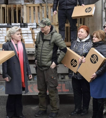 Освітянам Миколаївщини передали понад чотири тисячі ноутбуків