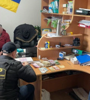 На Київщині директора комунального підприємства викрили на вимаганні хабара у 40 тисяч гривень