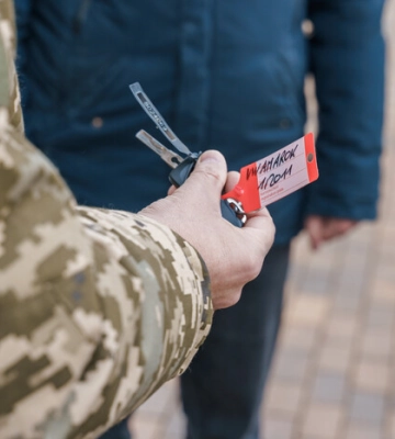 Місцева влада Вінниці передала автівку новоствореному військовому підрозділу