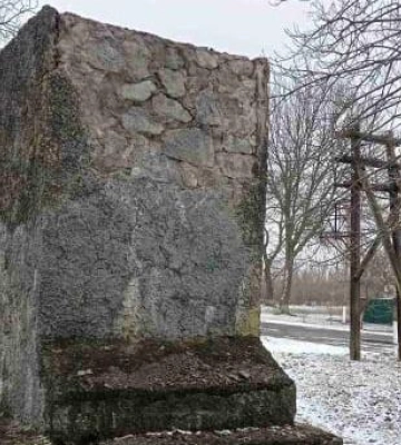 У Семенівській громаді демонтували російський комуністичний маркер — пам’ятник-погруддя сталіністу Мічуріну