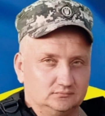 У Корнин прибув кортеж із загиблим військовим
