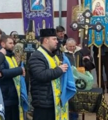 На Буковине священник Московской церкви не дал отпеть защитника в храме (видео)
