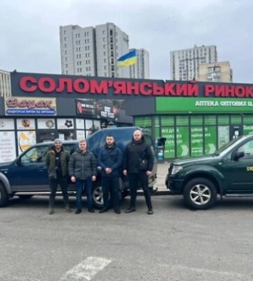 Київські волонтери придбали для ЗСУ ще три автівки