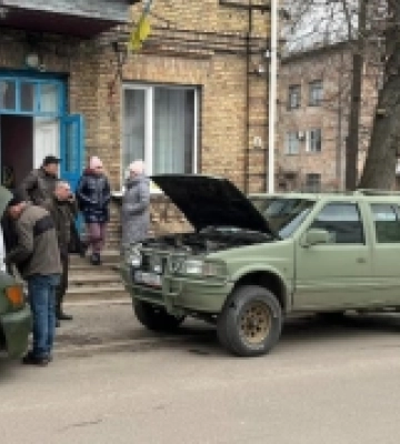 З Рожища на передову відправили три автівки. ФОТО