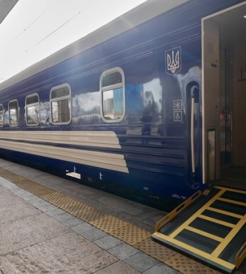 «Укрзалізниця» отримала нові вагони для перевезення пасажирів із інвалідністю 