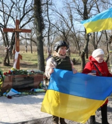Річниця трагедії: херсонці вшанували пам&#039;ять загиблих у Бузковому парку