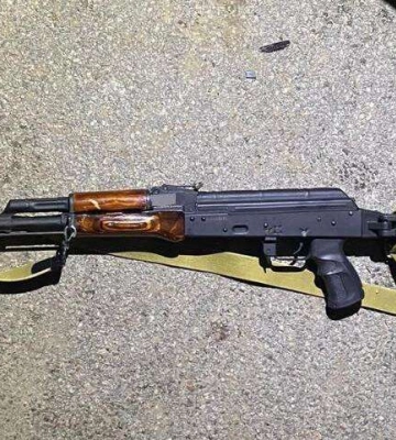 У центрі Дніпра затримали озброєних чоловіків на позашляховиках