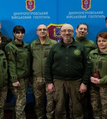 Резніков на Дніпропетровщині нагородив військових, медиків і рятувальників