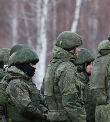 Фотографувалися на вкрадені телефони: дев’ятьом військовим РФ заочно повідомлено про підозру