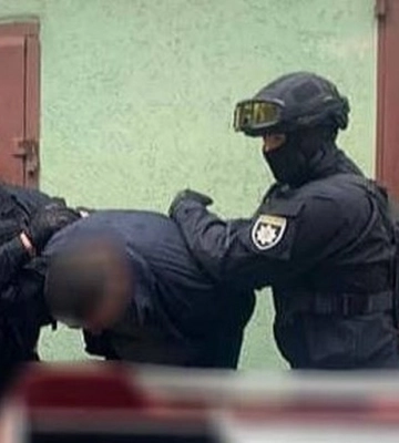 На Буковині судитимуть чоловіка, який шантажував молоду жінку та вимагав гроші