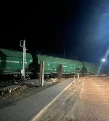 Под Киевом сошел с рельсов грузовой поезд