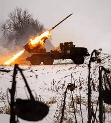 На Запорізькому та  Херсонському напрямках ворог обороняється