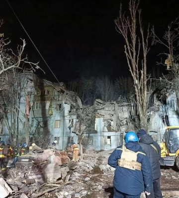 Ракетный удар по Запорожью. Появились фото с места трагедии