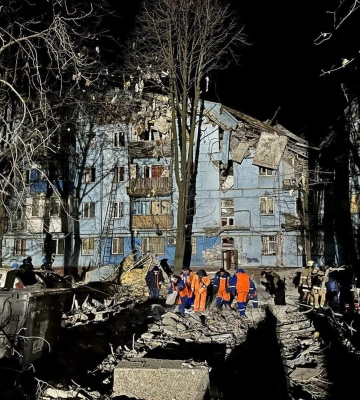 Окупанти завдали удару по будинку у Запоріжжі: зруйновано три поверхи