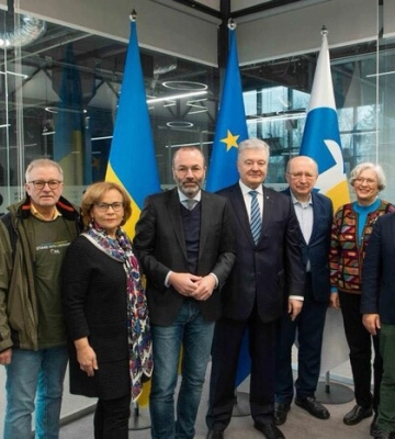 Закликав прискорити переговори про вступ України до Євросоюзу – Порошенко зустрівся з делегацією ЄНП