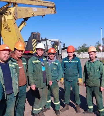 «Воїни світла», що теж ризикують життям: про енергетиків Рівненщини, які втримали енергосистему після ворожих атак