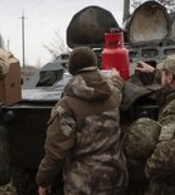 &quot;Не поможет, но к земле привыкнут&quot;. Россия бросила срочников окапываться возле Крыма – ВСУ