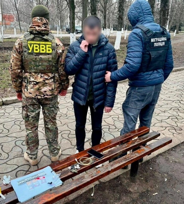 На Одещині затримали чоловіка, який намагався збути наркотики серед військових — ДПСУ