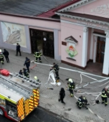 У Луцьку під час навчань рятувальники ліквідовували «пожежу» у ляльковому театрі