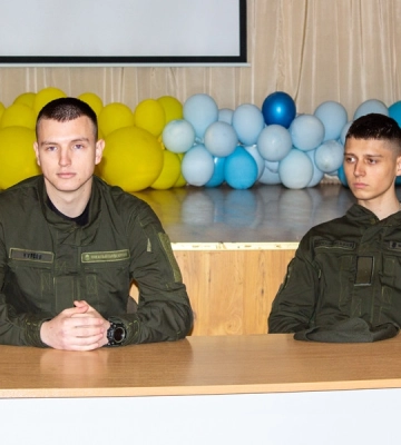 Молоді ветерани війни розповідають старшокласникам про власний бойовий досвід