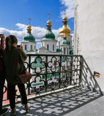 Більше половини переселенців, які опинилися в Києві, збираються залишитися і вважають киян доброзичливими, - опитування