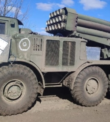 Загарбники обстрілюють Херсон забороненими касетними зарядами з «Ураганів»