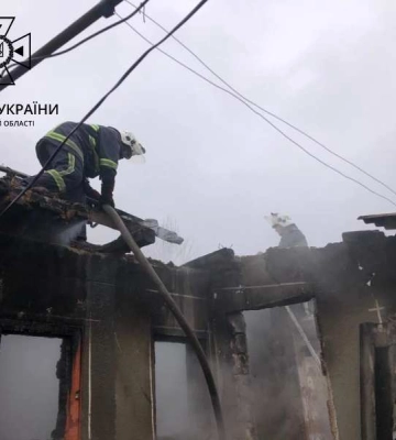 В Одеській області працівники ДСНС врятували від вогню будівлю