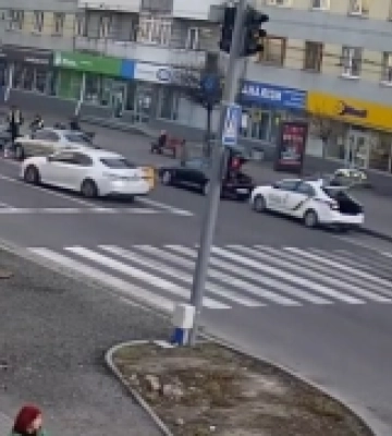 Камери відеонагляду зафіксували аварію на проспекті Волі