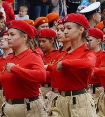 росіяни намагаються мілітаризувати дітей на окупованій Херсонщині