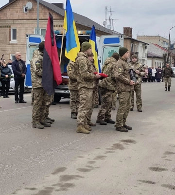 У Рівному попрощалися із загиблим на війні солдатом Андрієм Нестеруком (ВІДЕО)