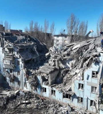 Вночі росіяни поцілили у багатоповерхівку в Запоріжжі, є загиблі та поранені (ВІДЕО)